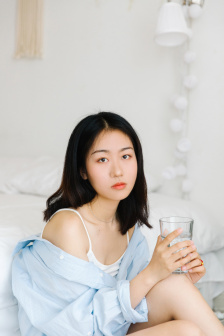 25岁的女字高中生动漫